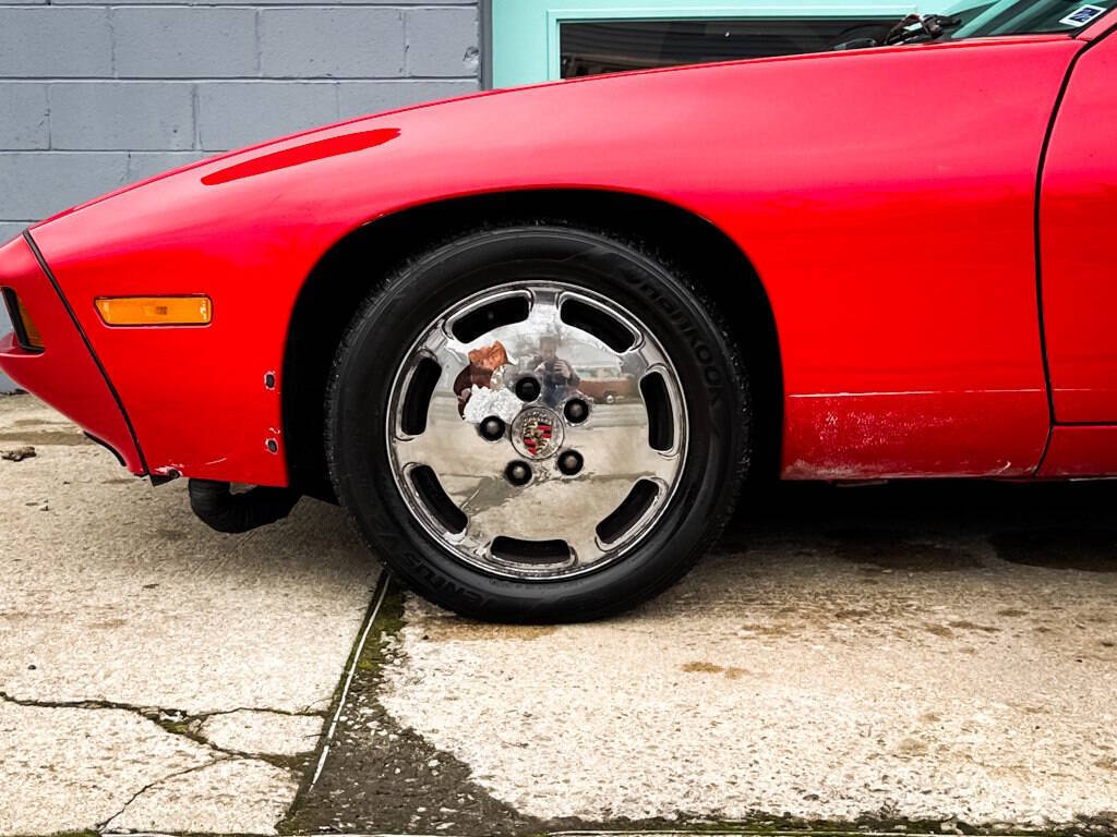 Porsche-928-Coupe-1986-Red-Black-146771-4