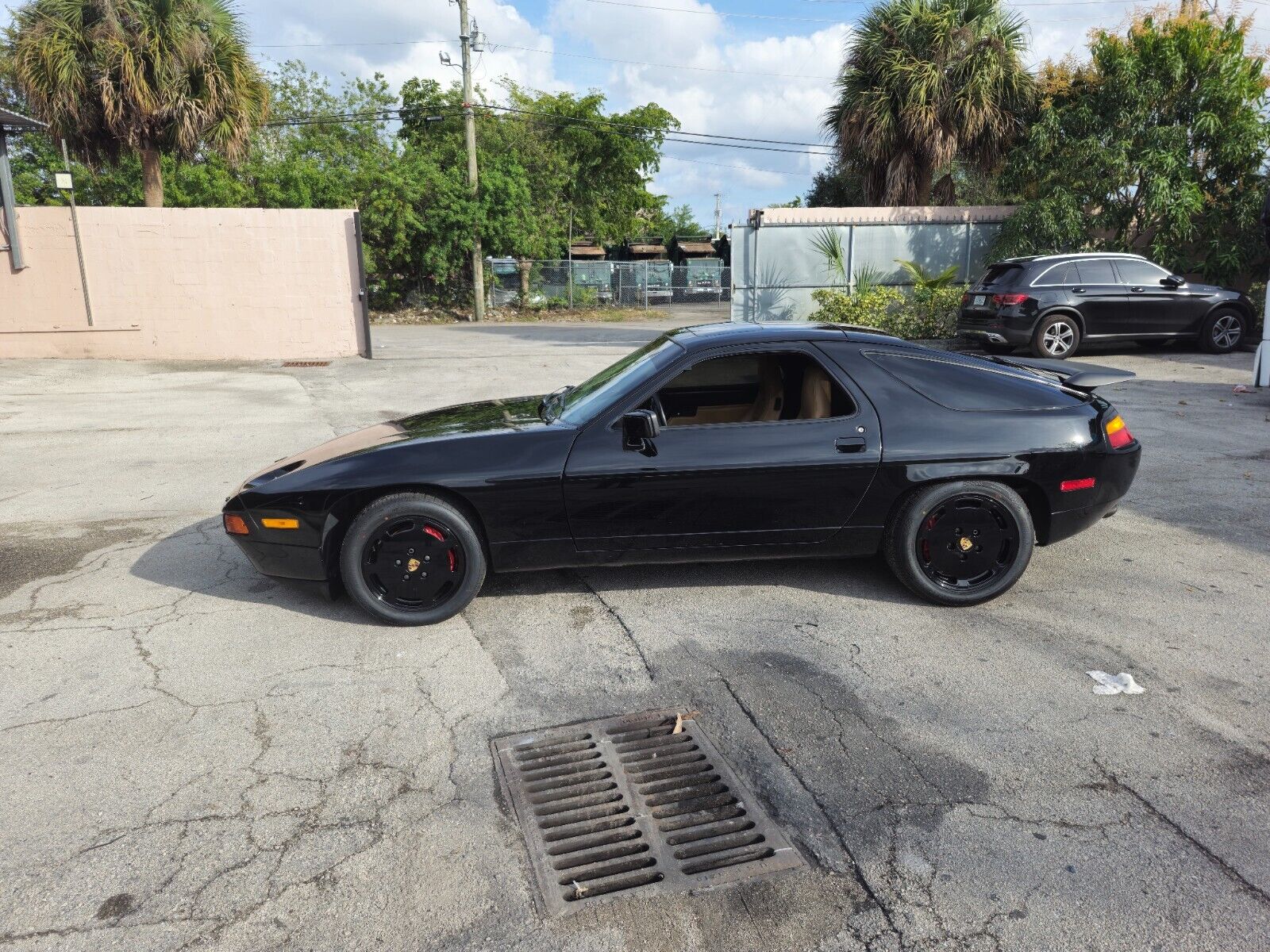 Porsche-928-Coupe-1988-Black-Tan-123366-2