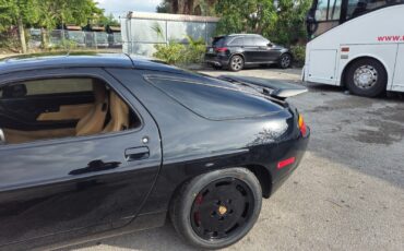 Porsche-928-Coupe-1988-Black-Tan-123366-26