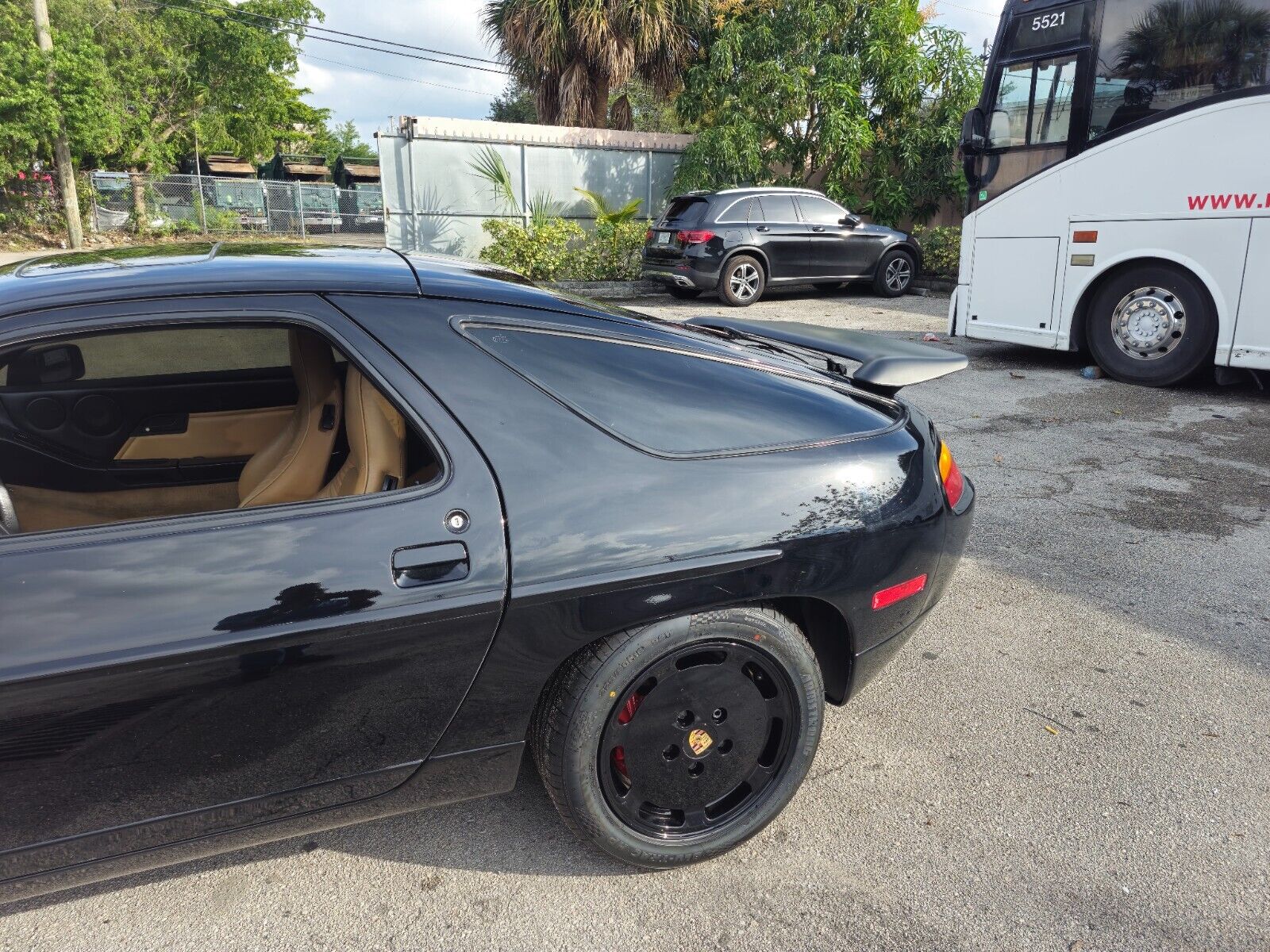 Porsche-928-Coupe-1988-Black-Tan-123366-26