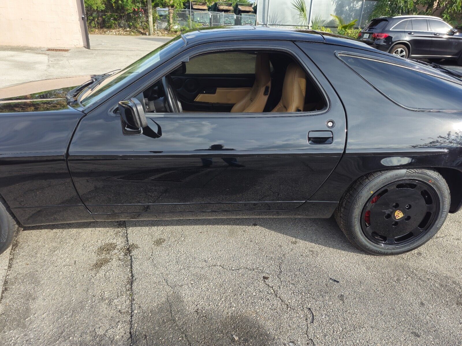 Porsche-928-Coupe-1988-Black-Tan-123366-27