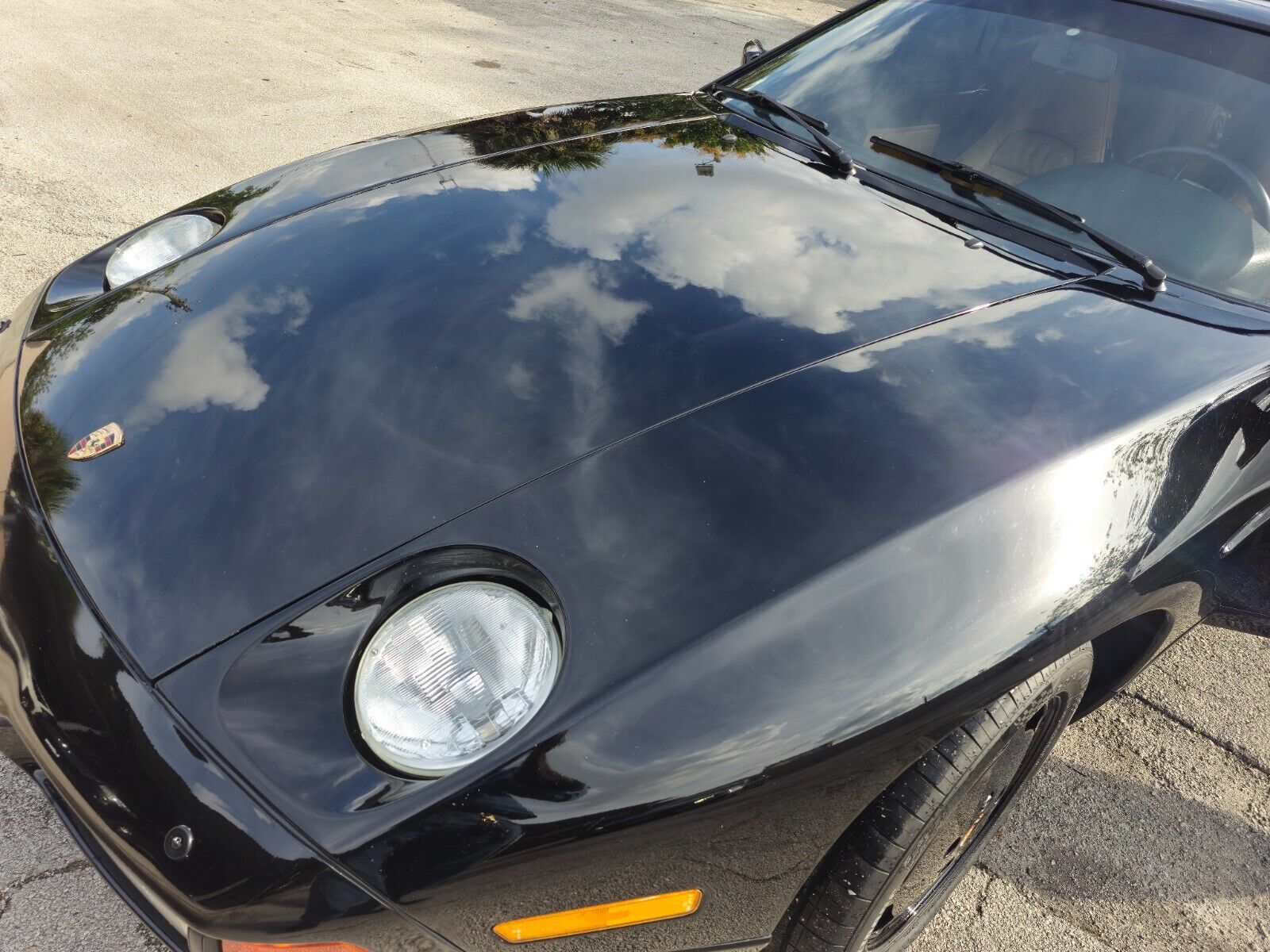 Porsche-928-Coupe-1988-Black-Tan-123366-31