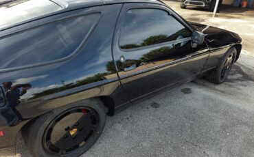 Porsche-928-Coupe-1988-Black-Tan-123366-39