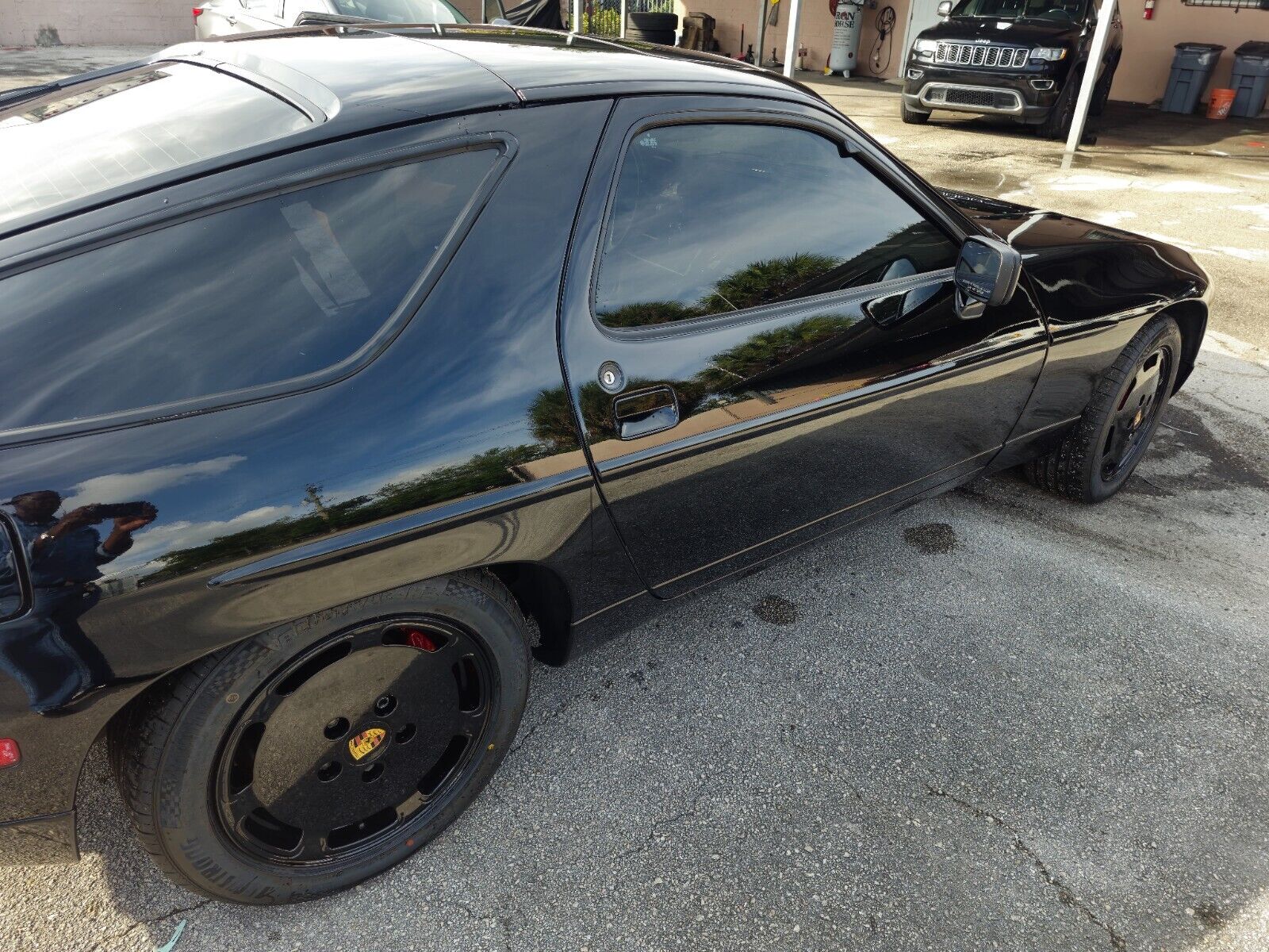 Porsche-928-Coupe-1988-Black-Tan-123366-39