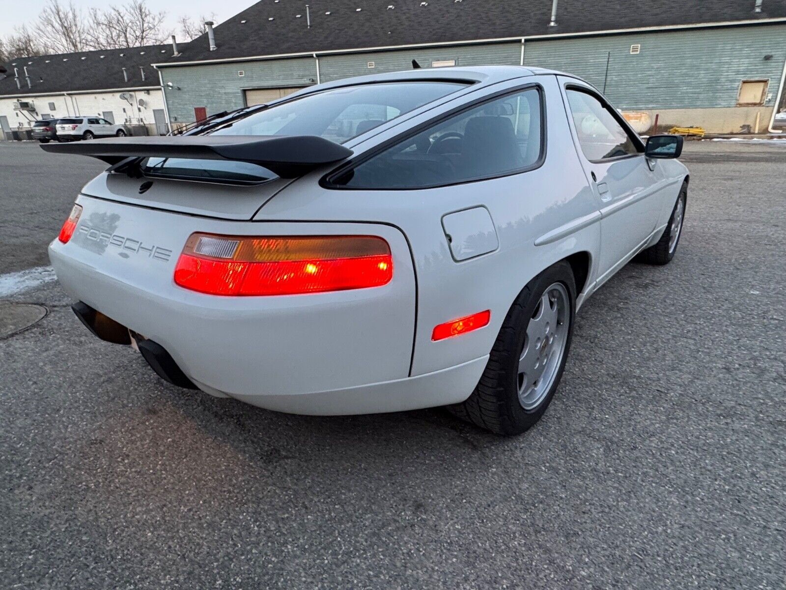 Porsche-928-Coupe-1991-White-Black-137760-30