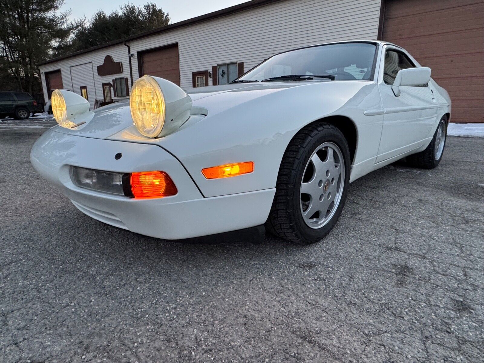 Porsche-928-Coupe-1991-White-Black-137760-39