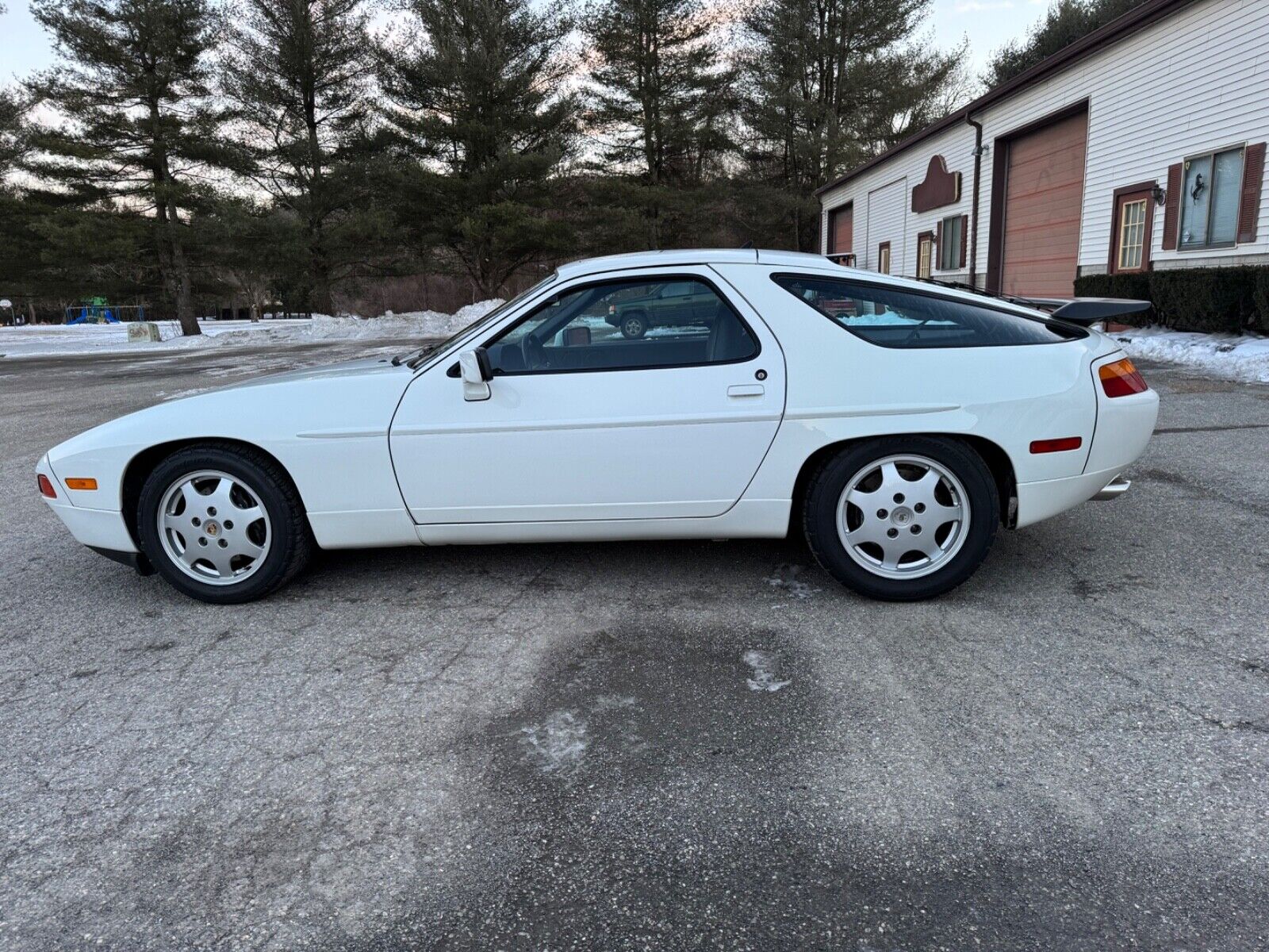 Porsche-928-Coupe-1991-White-Black-137760-4