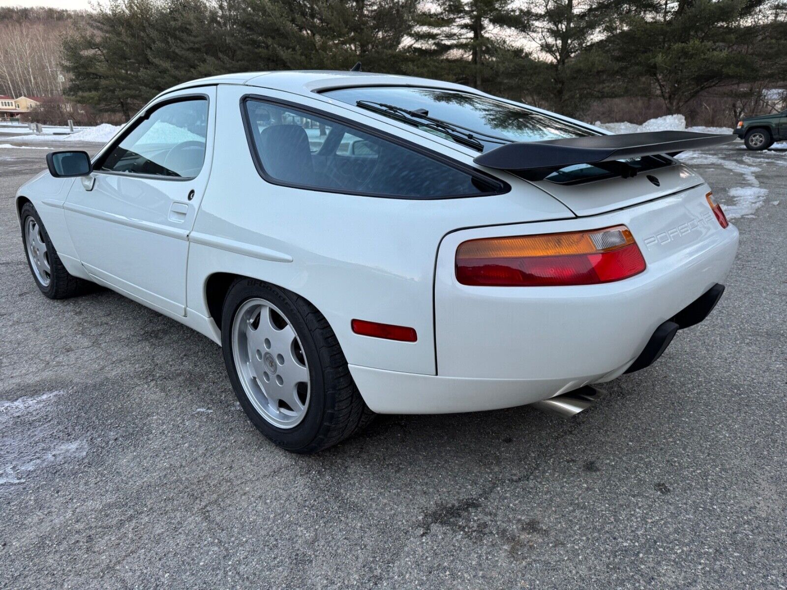 Porsche-928-Coupe-1991-White-Black-137760-5