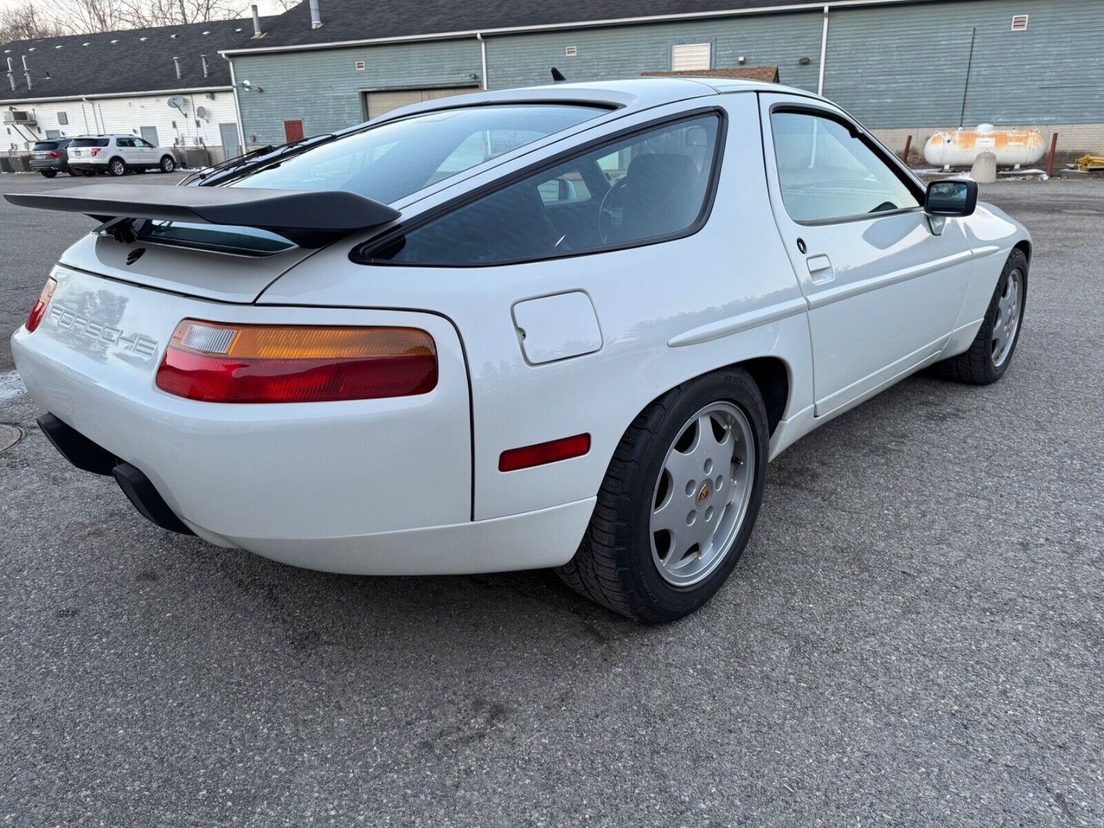 Porsche-928-Coupe-1991-White-Black-137760-7