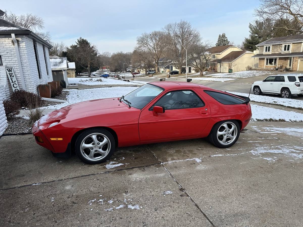 Porsche-928s-1984-red-165762-1