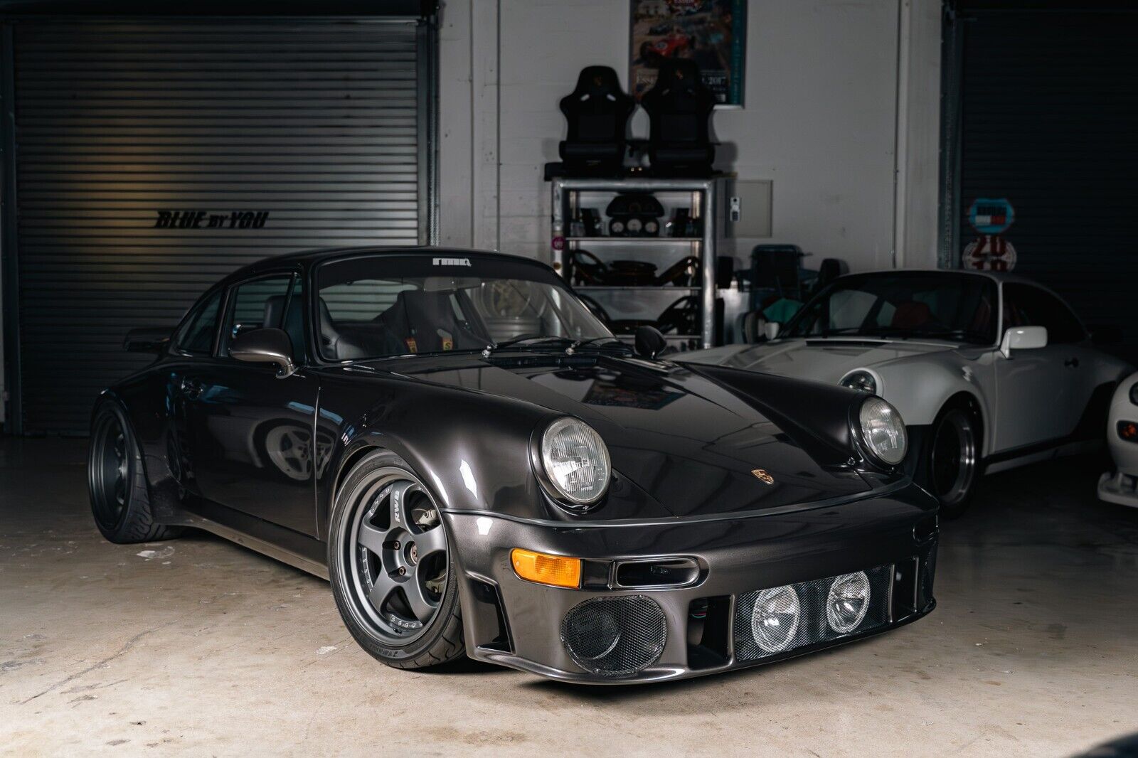 Porsche-930-Coupe-1977-Gray-Black-111045-1