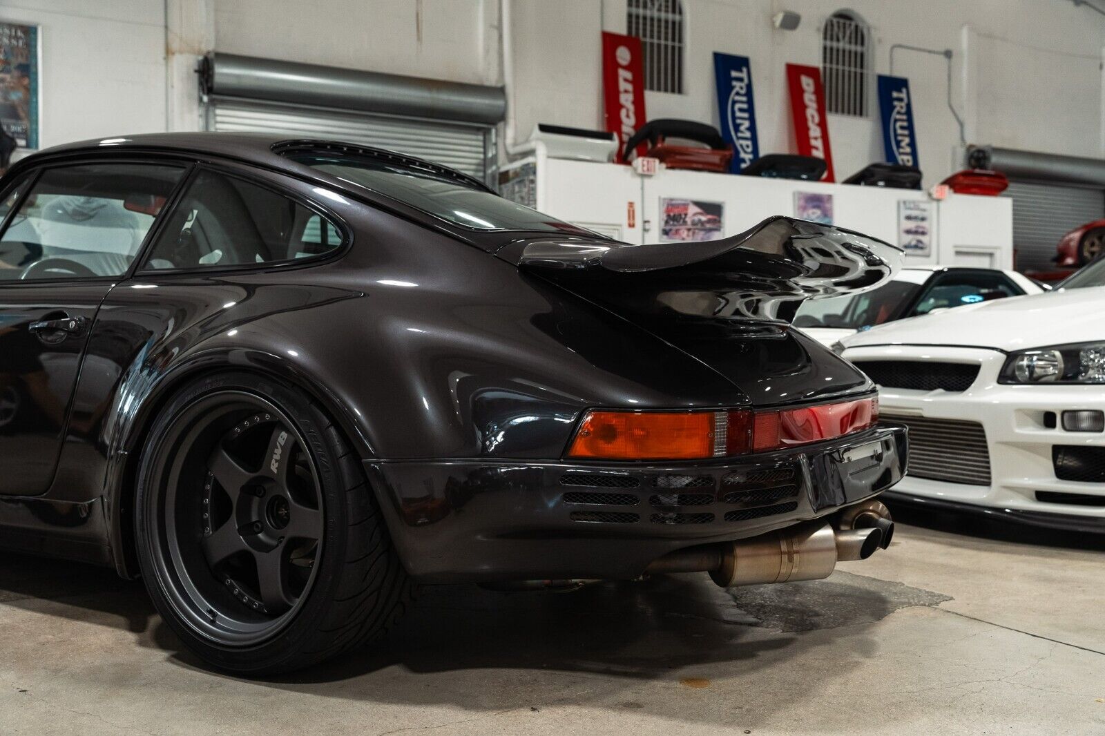 Porsche-930-Coupe-1977-Gray-Black-111045-4