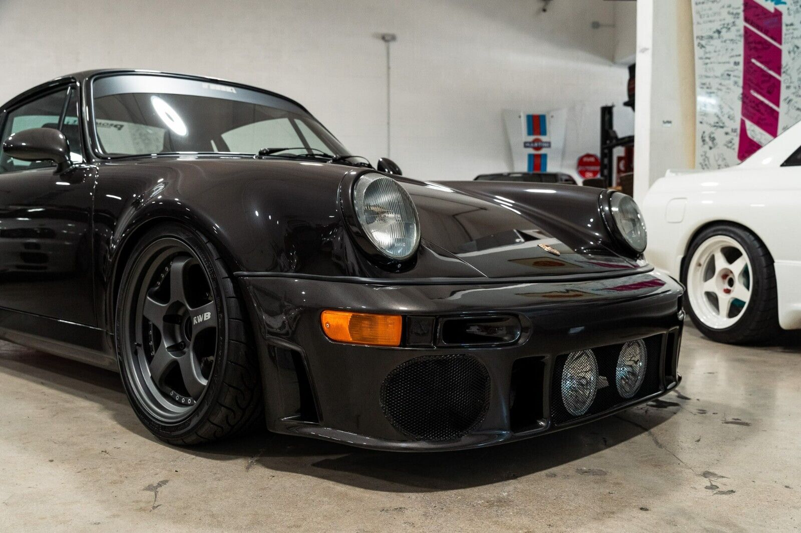 Porsche-930-Coupe-1977-Gray-Black-111045-6