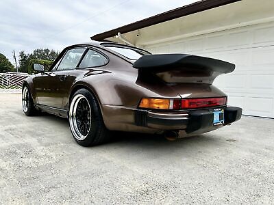 Porsche-930-Coupe-1978-Brown-58603-9