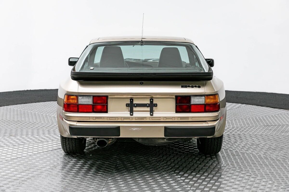 Porsche-944-1985-Beige-Brown-171812-5