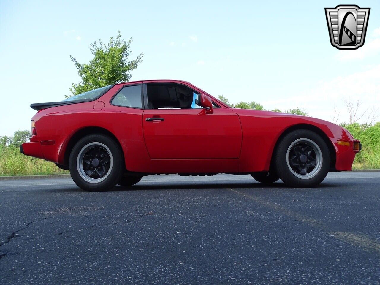 Porsche-944-Coupe-1983-Red-Black-94921-8