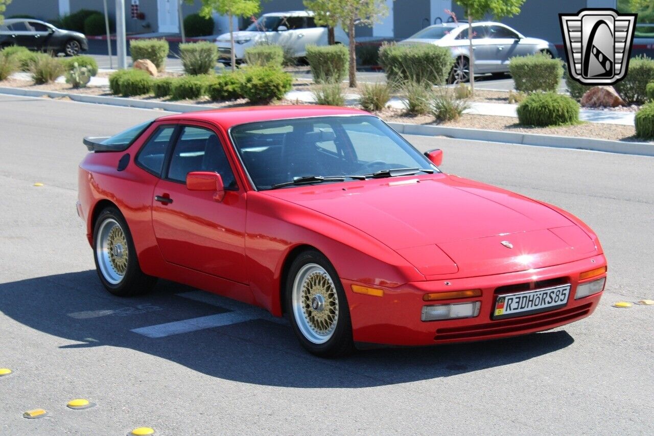 Porsche-944-Coupe-1985-Red-Black-142639-10