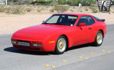 Porsche-944-Coupe-1985-Red-Black-142639-11