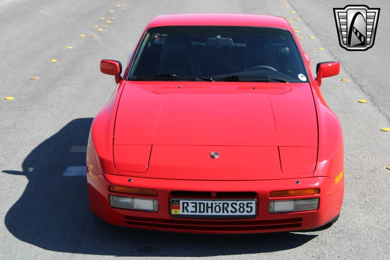 Porsche-944-Coupe-1985-Red-Black-142639-3