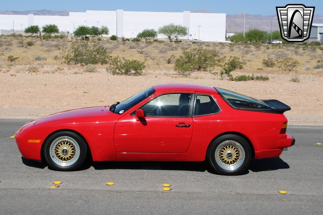 Porsche-944-Coupe-1985-Red-Black-142639-5