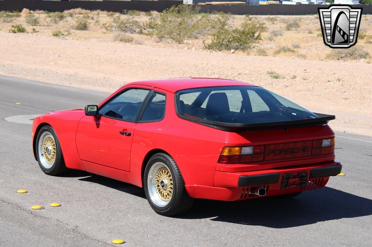 Porsche-944-Coupe-1985-Red-Black-142639-6