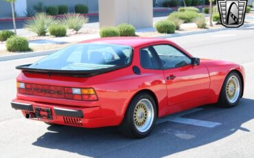 Porsche-944-Coupe-1985-Red-Black-142639-8