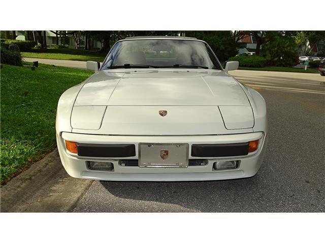 Porsche-944-Coupe-1986-White-Burgundy-72420-10