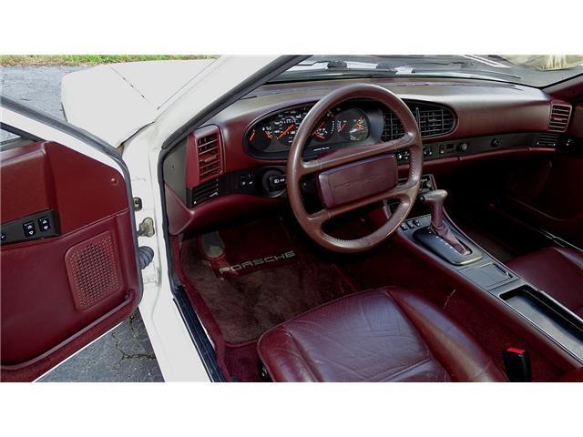 Porsche-944-Coupe-1986-White-Burgundy-72420-12