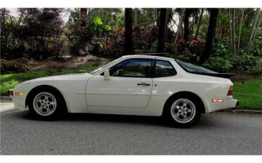 Porsche-944-Coupe-1986-White-Burgundy-72420-2