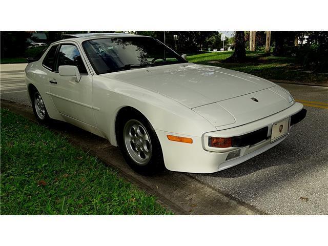 Porsche-944-Coupe-1986-White-Burgundy-72420-7