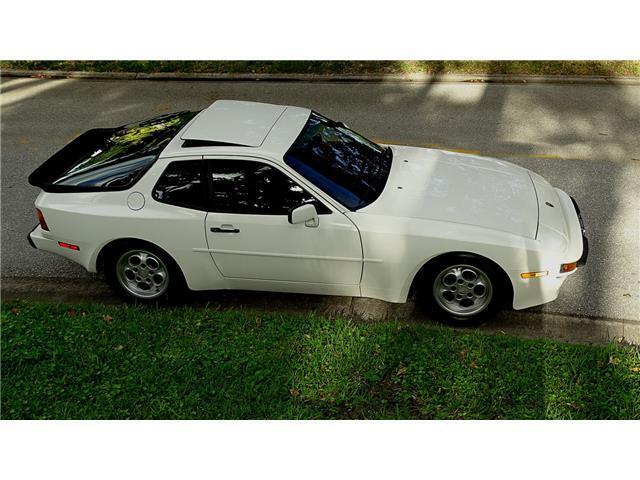 Porsche-944-Coupe-1986-White-Burgundy-72420-8