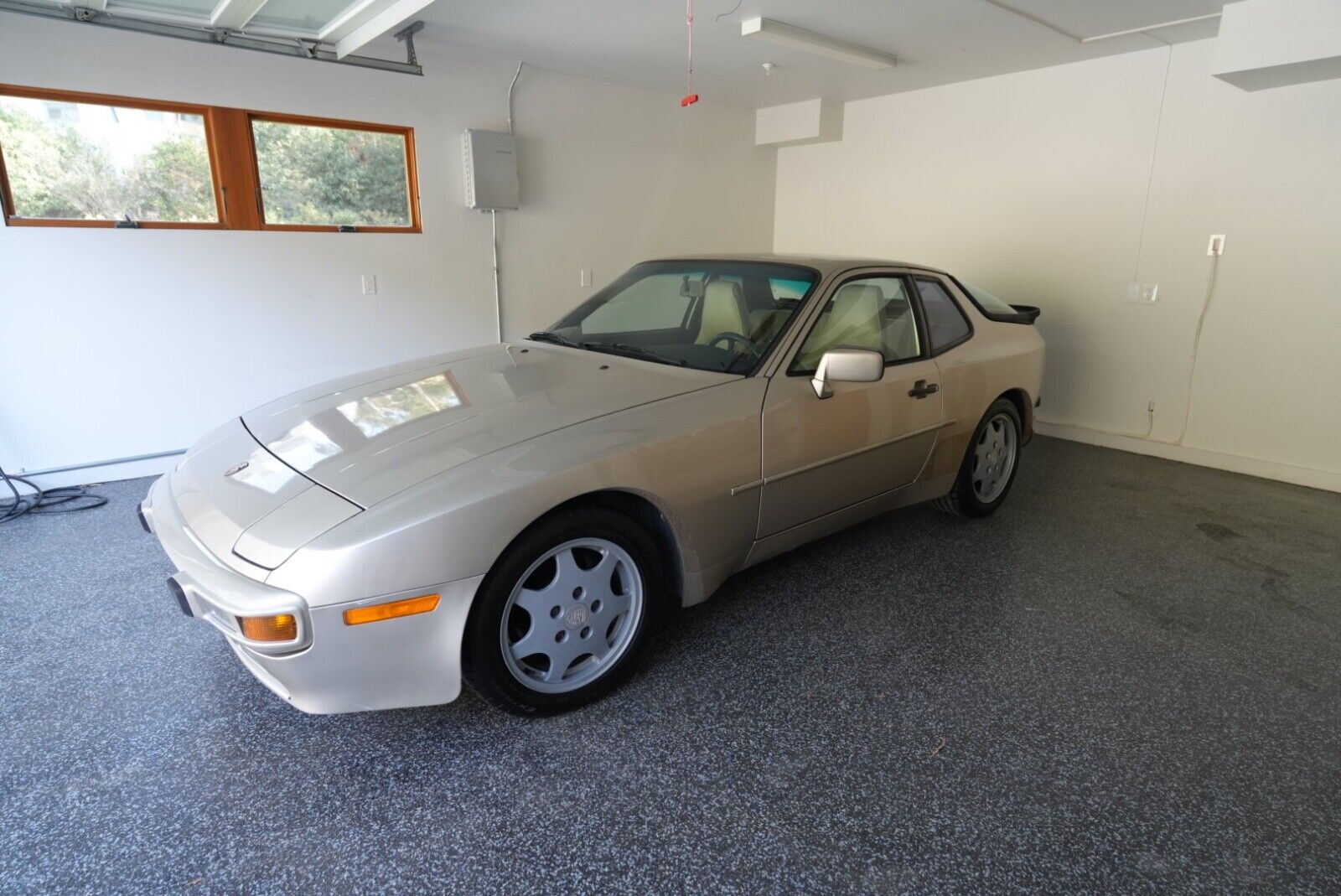 Porsche-944-Coupe-1989-Beige-Tan-99615-21