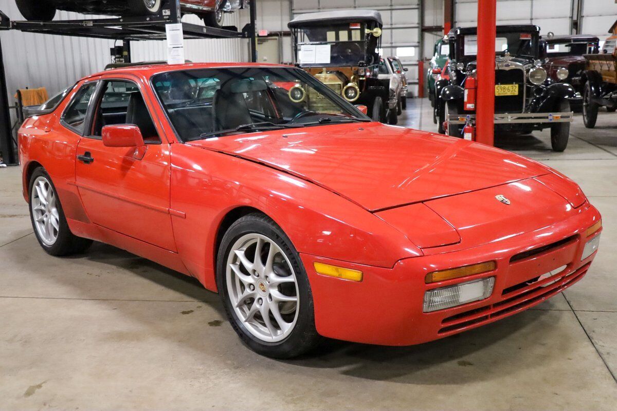 Porsche-944-Coupe-1989-Red-Black-195831-11