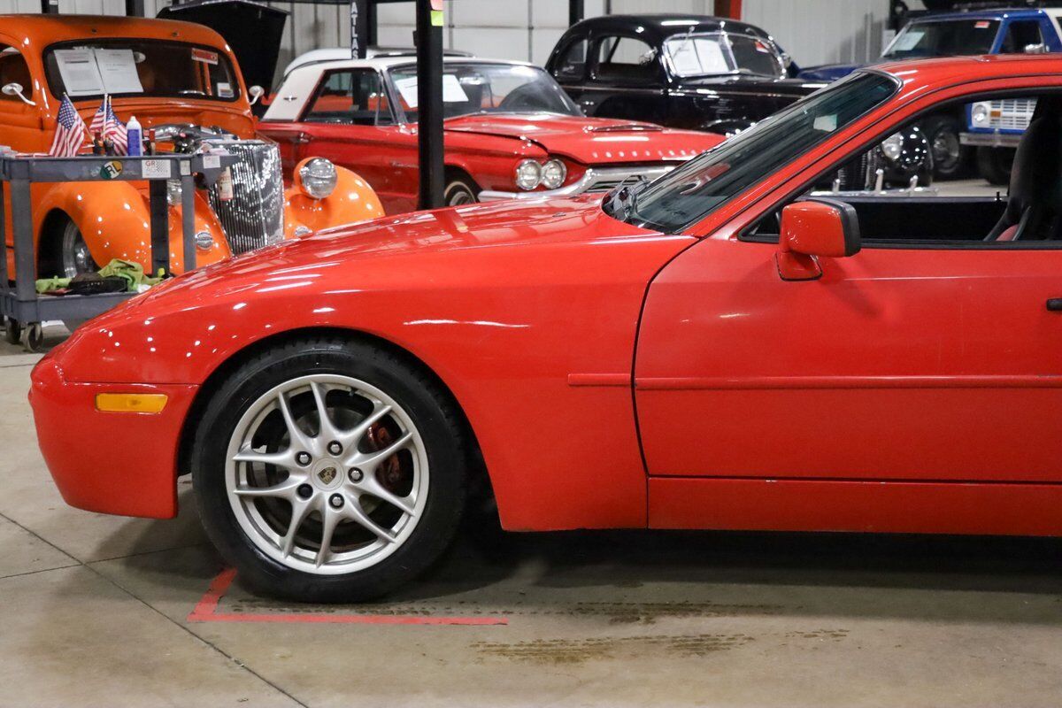 Porsche-944-Coupe-1989-Red-Black-195831-2