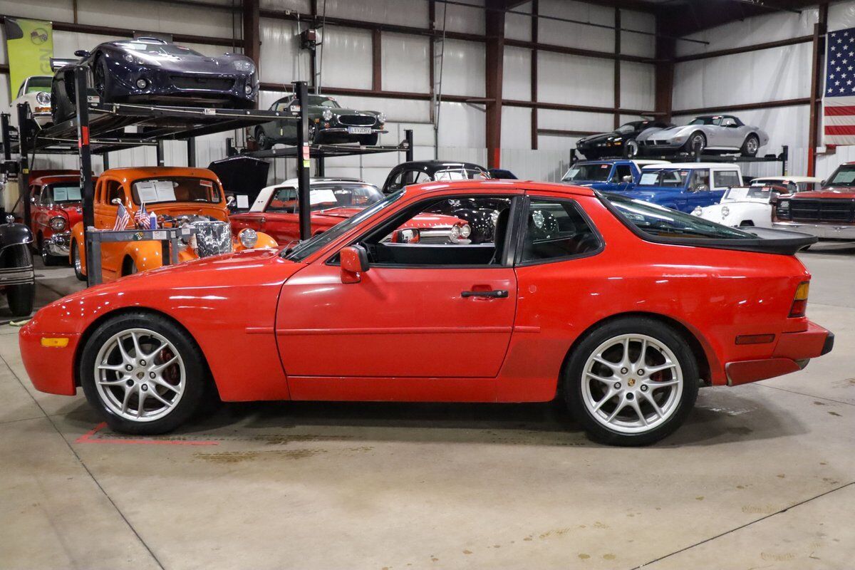 Porsche-944-Coupe-1989-Red-Black-195831-3