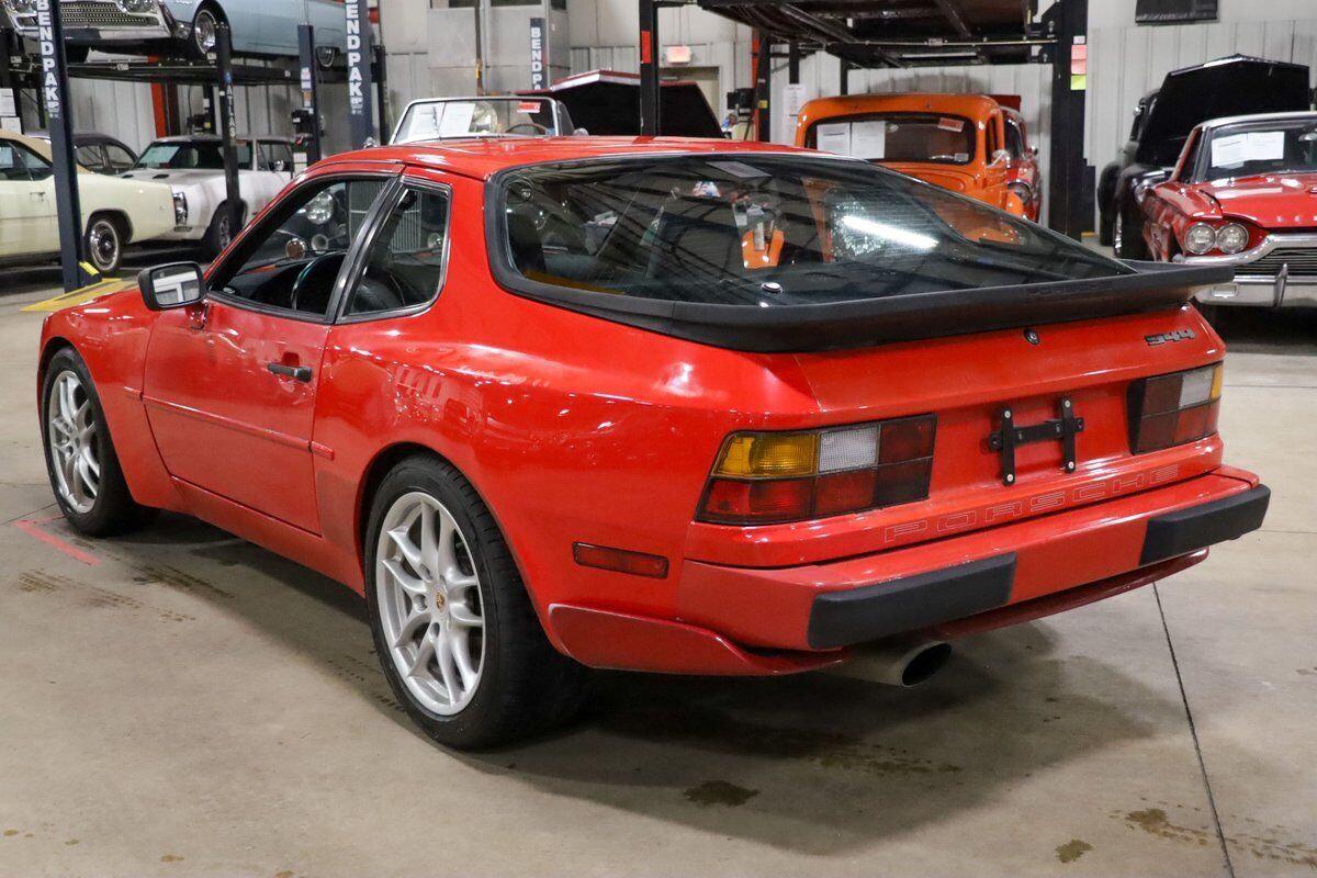 Porsche-944-Coupe-1989-Red-Black-195831-5