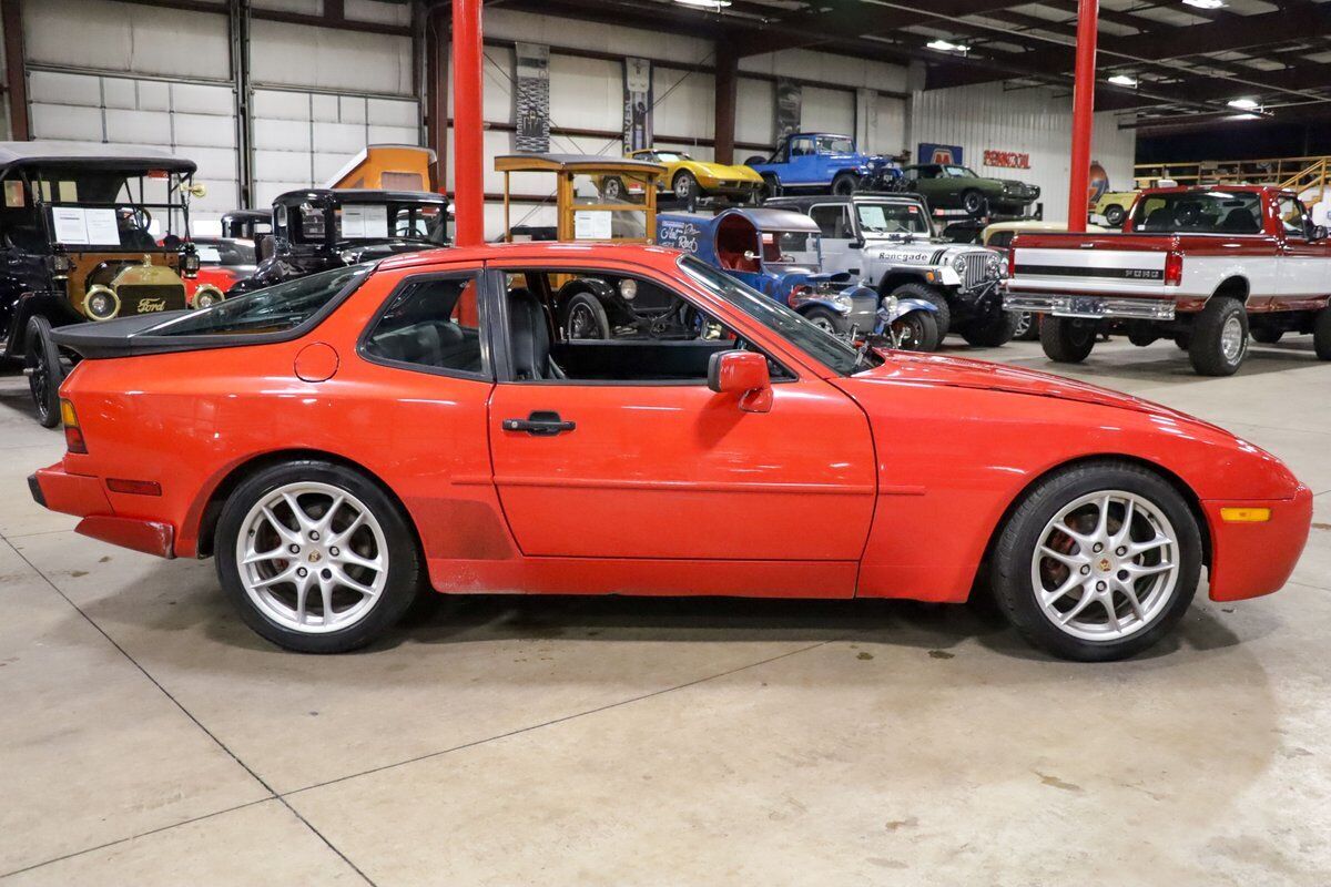 Porsche-944-Coupe-1989-Red-Black-195831-9