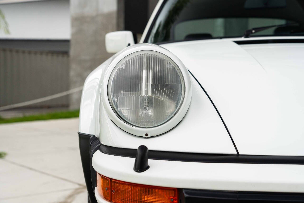 Porsche-Turbo-Coupe-1978-White-Brown-9363-11