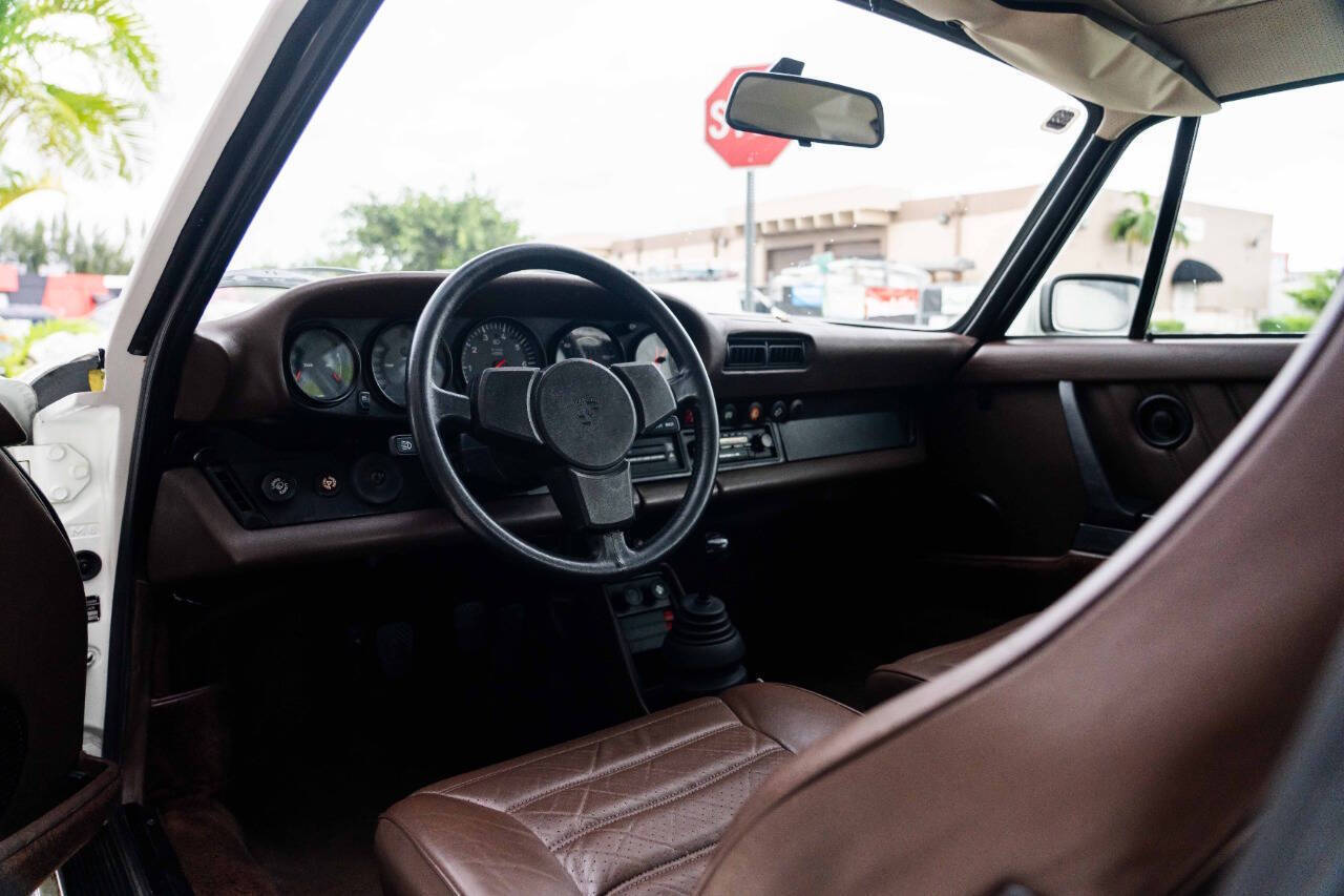 Porsche-Turbo-Coupe-1978-White-Brown-9363-16