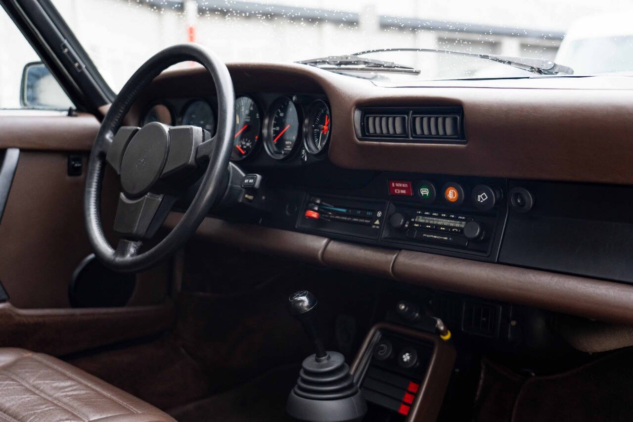 Porsche-Turbo-Coupe-1978-White-Brown-9363-24