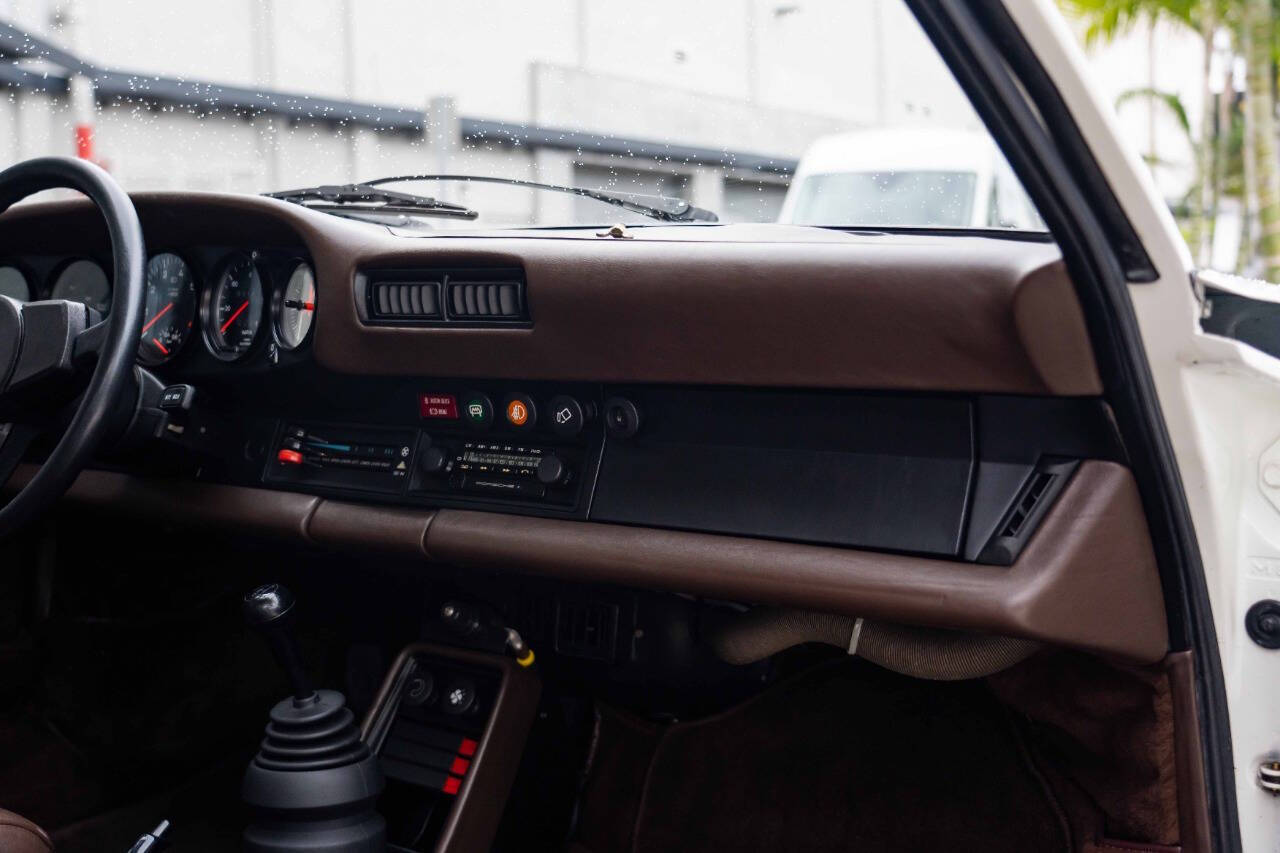 Porsche-Turbo-Coupe-1978-White-Brown-9363-26