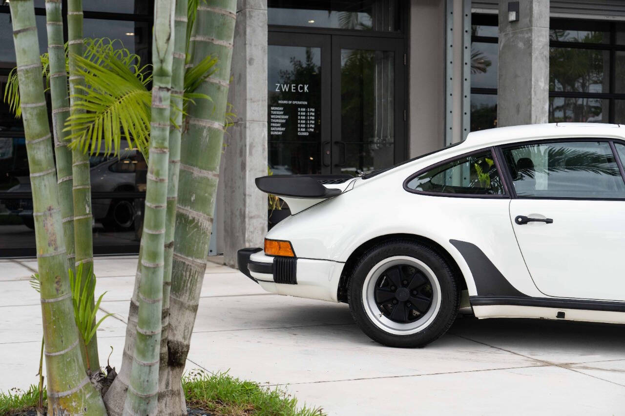 Porsche-Turbo-Coupe-1978-White-Brown-9363-7