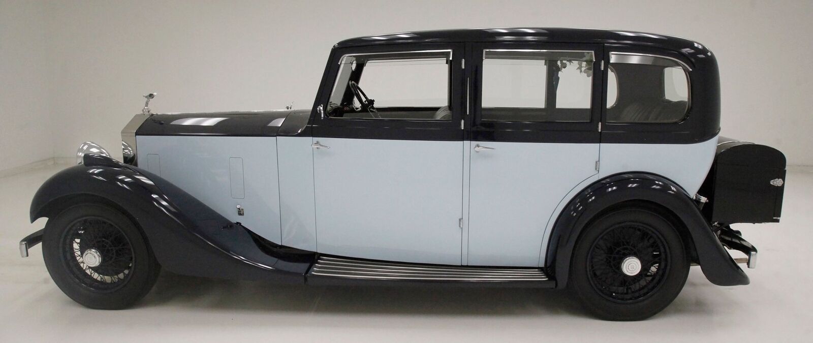 Rolls-Royce-2025-Limousine-1935-Blue-Black-3722-1