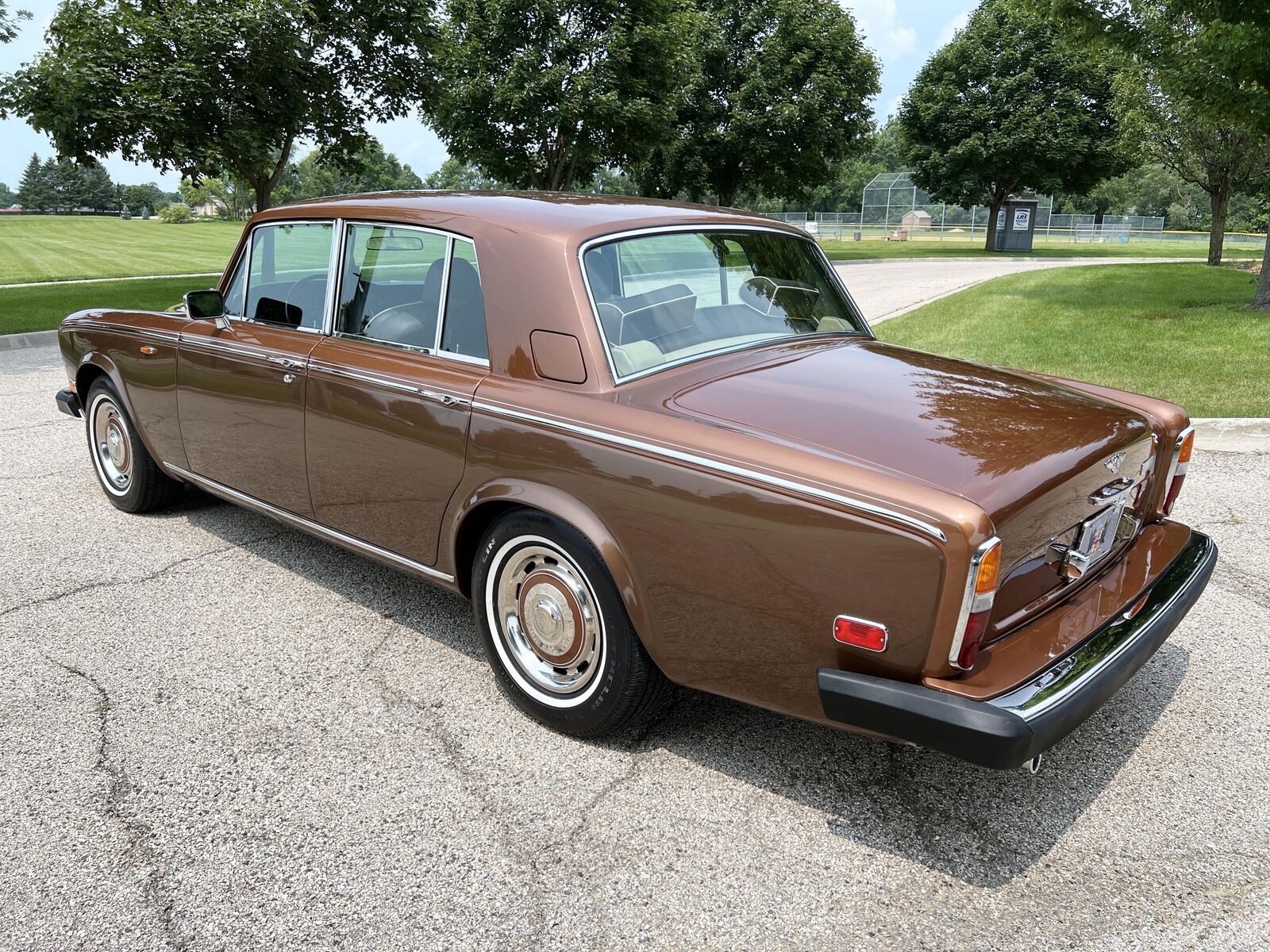 Rolls-Royce-Bentley-T2-1980-2-tone-Nutmeg-over-Walnut-Chocolate-Connolly-hides-59868-10