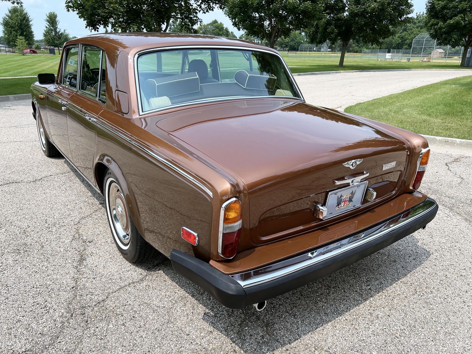 Rolls-Royce-Bentley-T2-1980-2-tone-Nutmeg-over-Walnut-Chocolate-Connolly-hides-59868-11