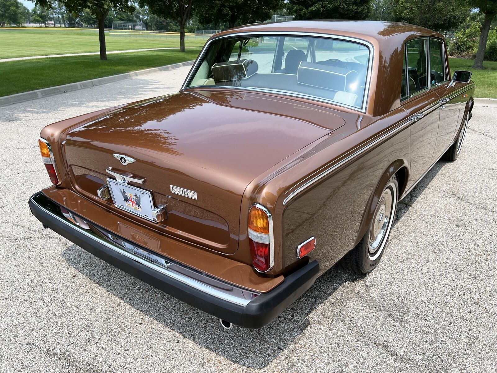 Rolls-Royce-Bentley-T2-1980-2-tone-Nutmeg-over-Walnut-Chocolate-Connolly-hides-59868-13