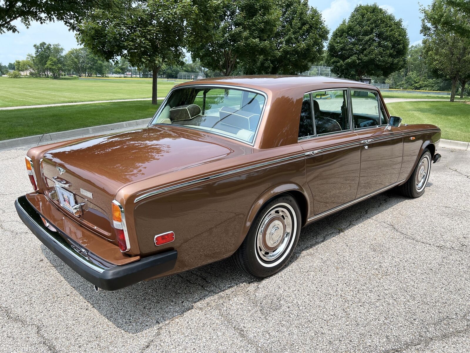 Rolls-Royce-Bentley-T2-1980-2-tone-Nutmeg-over-Walnut-Chocolate-Connolly-hides-59868-14