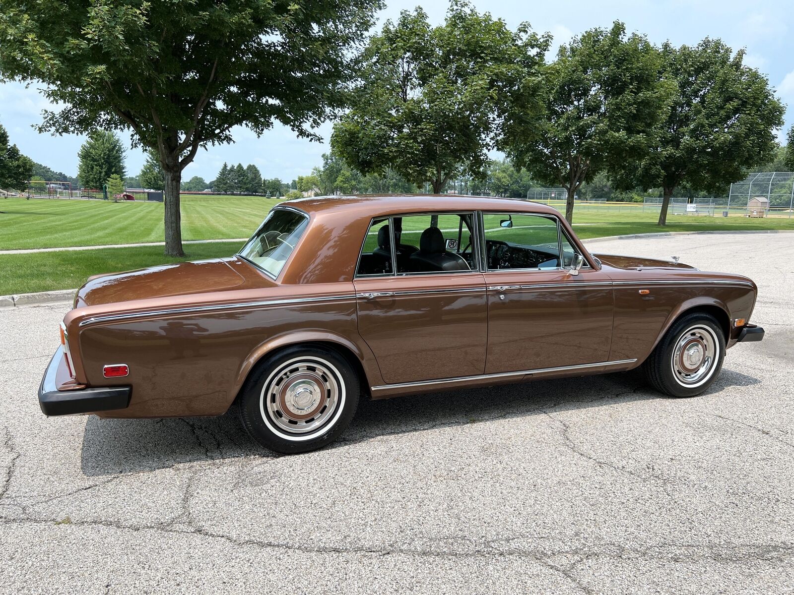 Rolls-Royce-Bentley-T2-1980-2-tone-Nutmeg-over-Walnut-Chocolate-Connolly-hides-59868-15