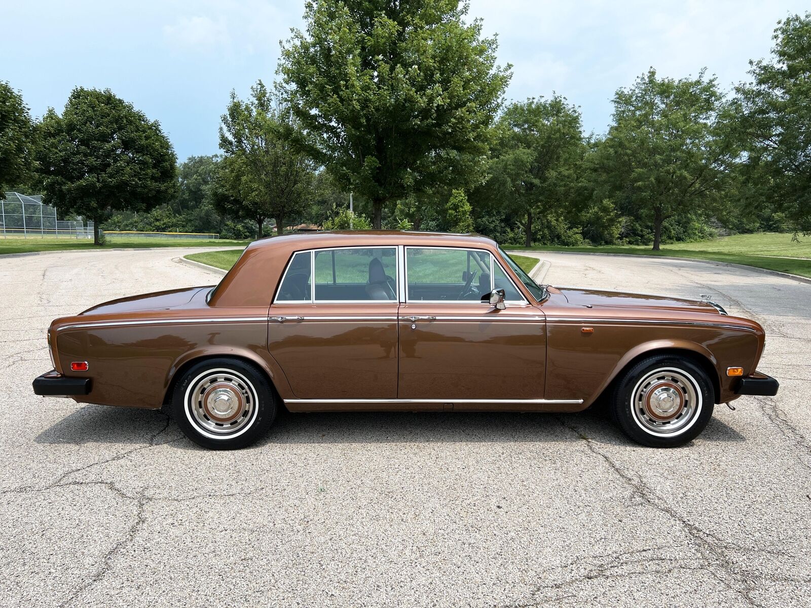 Rolls-Royce-Bentley-T2-1980-2-tone-Nutmeg-over-Walnut-Chocolate-Connolly-hides-59868-16