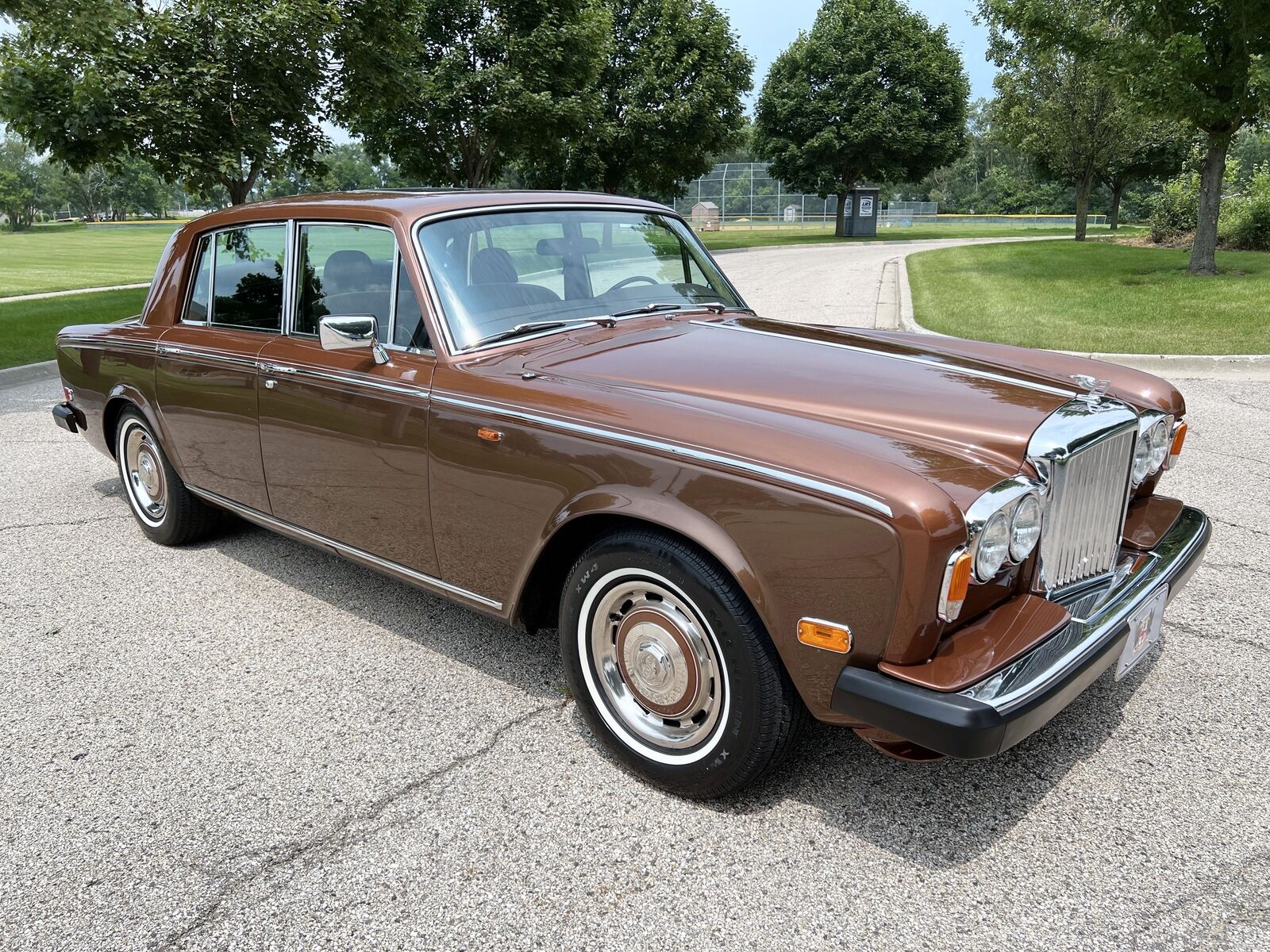 Rolls-Royce-Bentley-T2-1980-2-tone-Nutmeg-over-Walnut-Chocolate-Connolly-hides-59868-17